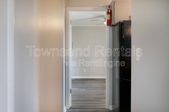Building Photo - 5858 Century Oaks Dr