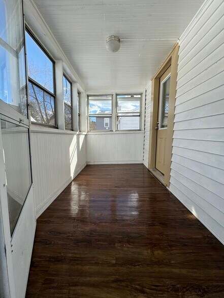 3 season porch / entryway - 12 Durant Ter