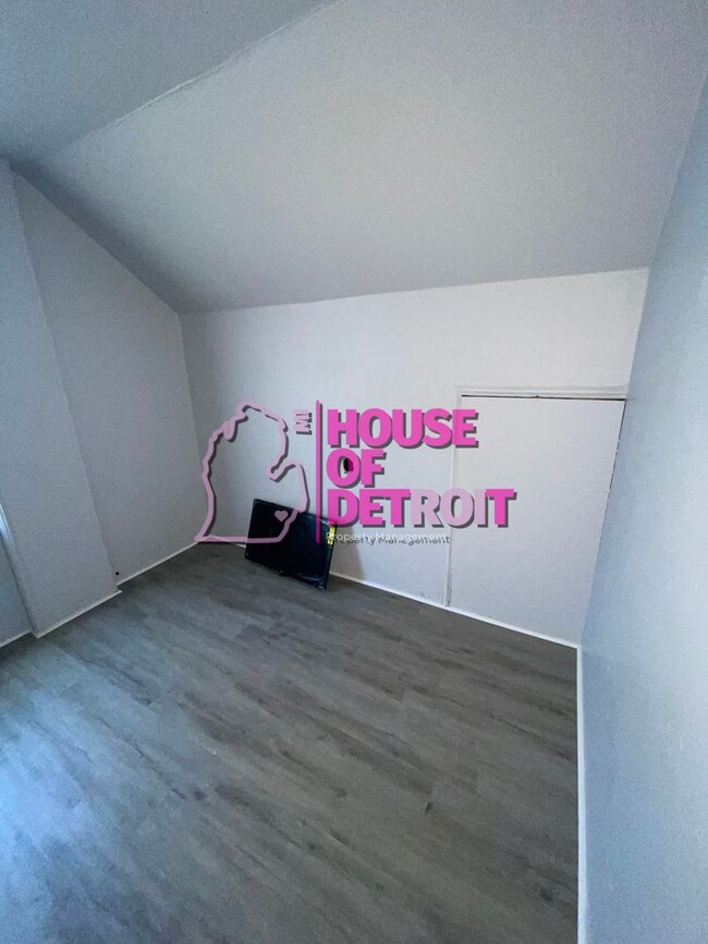 Building Photo - 3 BEDROOM | 1 BATH | FREE PRE SCREEN