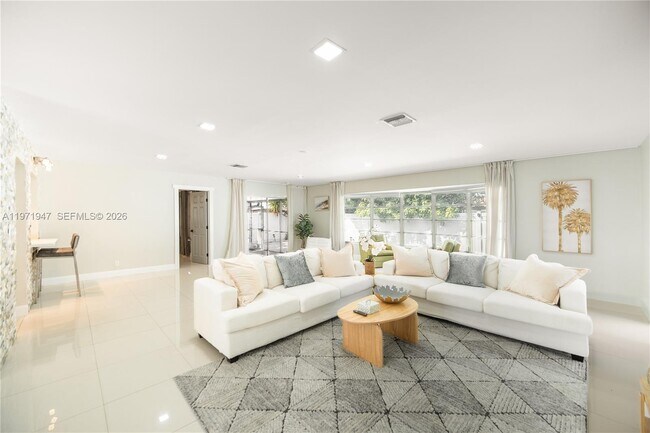 Building Photo - 2121 NE 62nd St