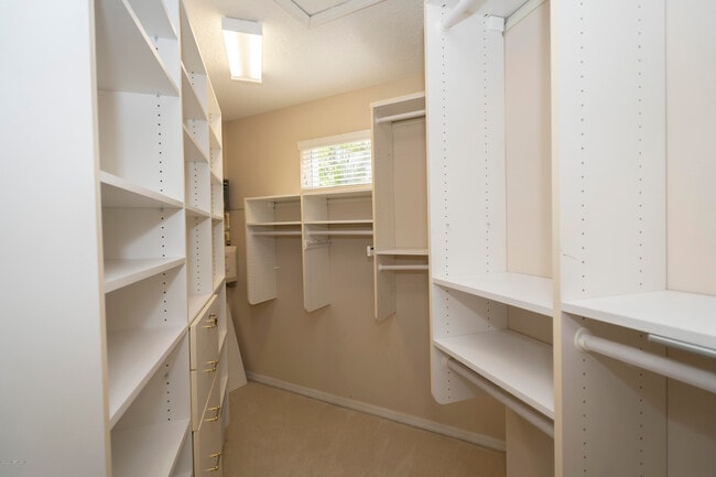 Building Photo - 3668 Windmoor Dr