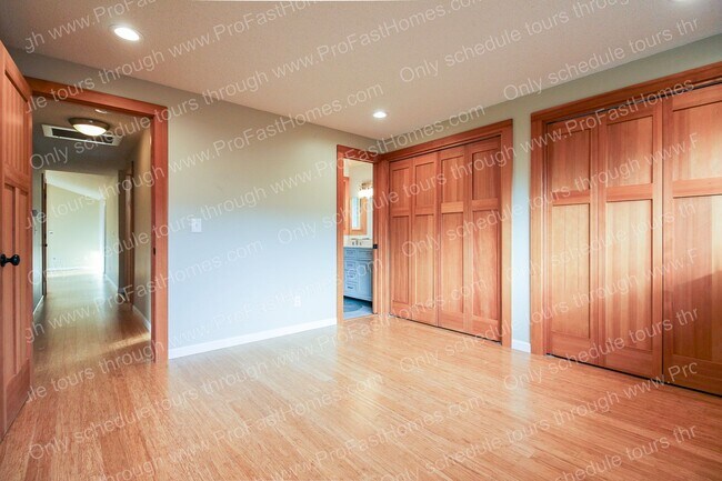 Building Photo - 14210 SW Rochester Dr