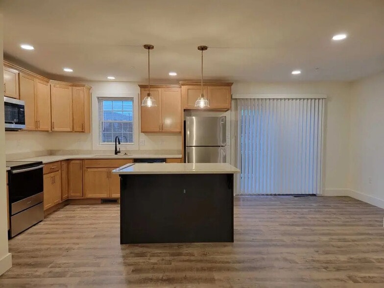 Building Photo - 16 Burk Ct