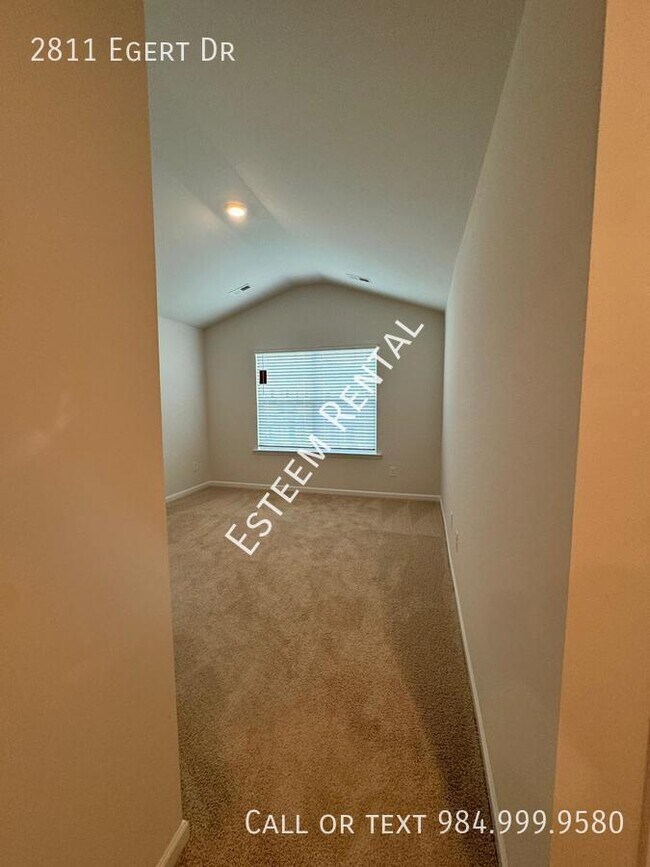 Building Photo - 2811 Egert Dr