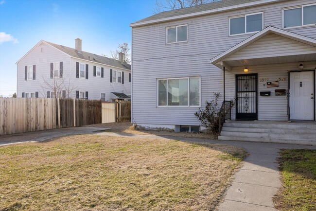 Building Photo - 1517/1519 Thayer Dr