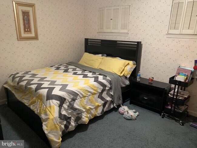 Building Photo - 5800 Edson Ln