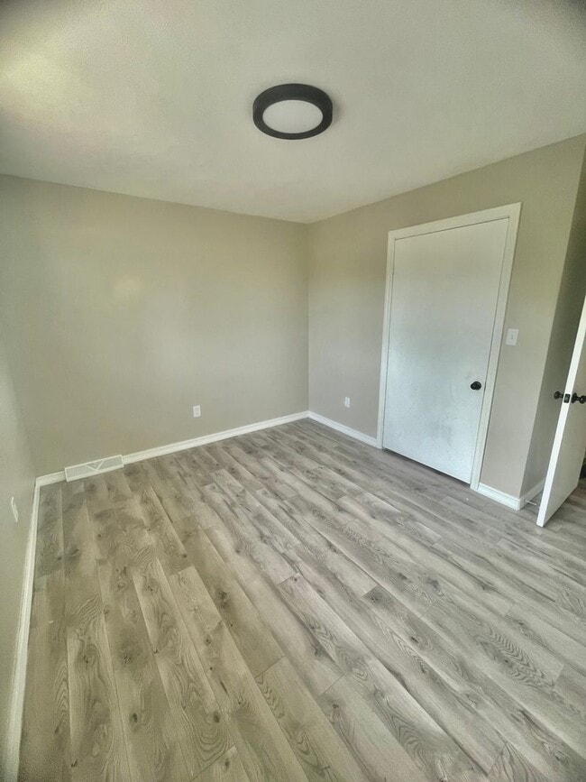 Building Photo - UPDATED 2 Bed 2 Bath-Pittsburgh Pa