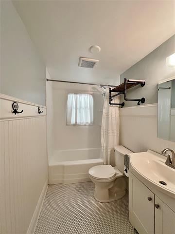 Building Photo - 713 Spring St