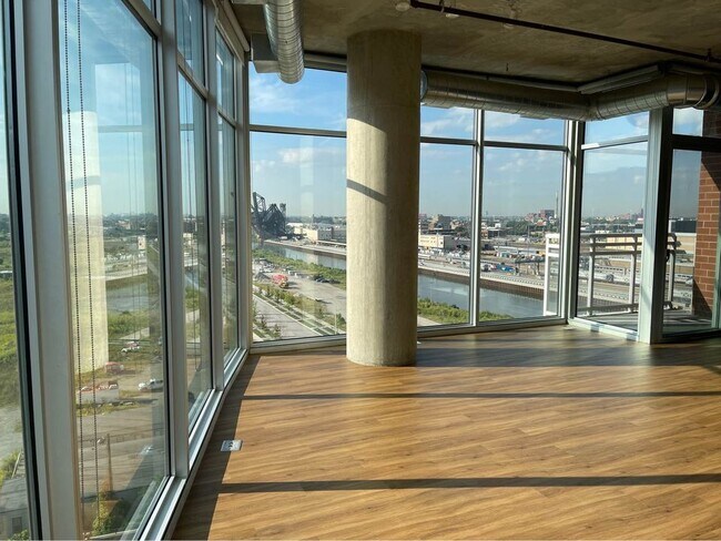 Building Photo - 1136 S Delano Ct W