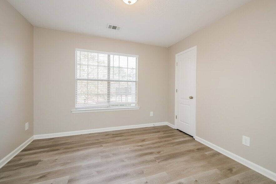 Building Photo - 846 Crabtree Ct