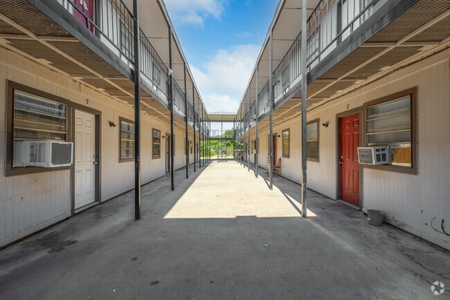 Exterior - Maplewood Apartments