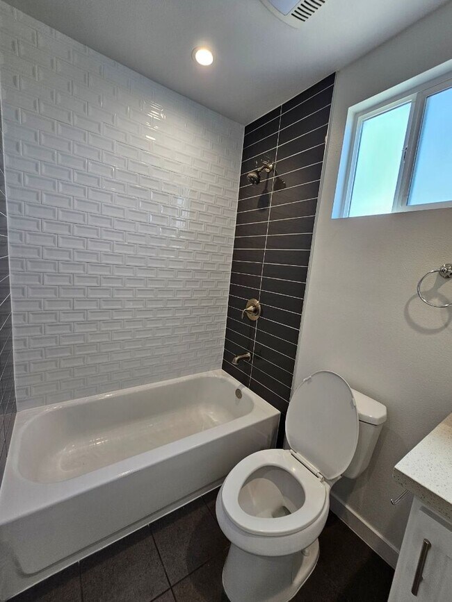 Building Photo - 32(839)