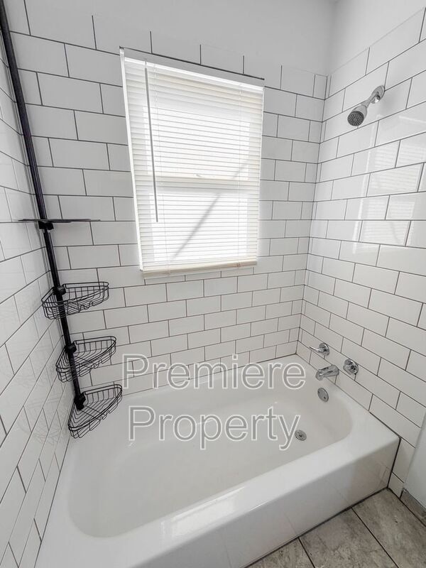 Building Photo - 10411 E 78 Terrace