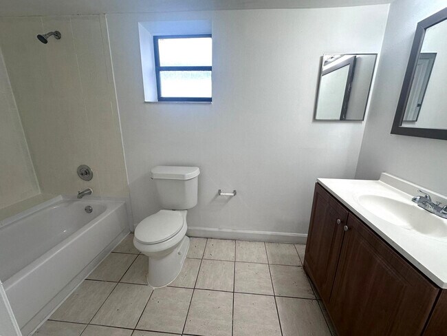 Building Photo - 1850 N Congress Ave