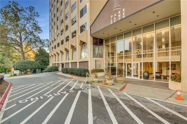 Building Photo - 2479 Peachtree Rd NE