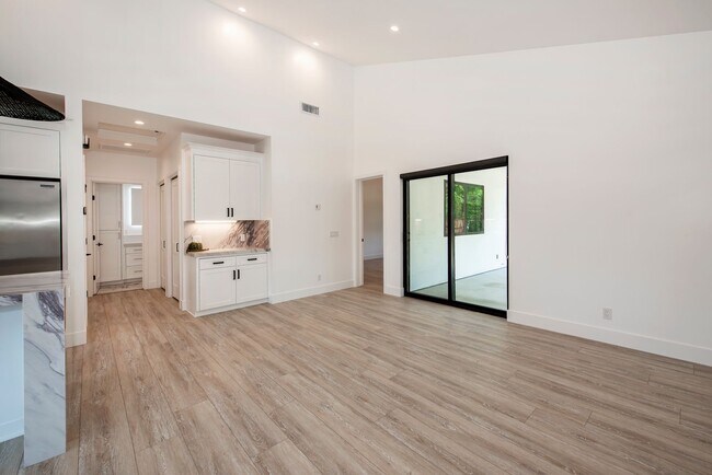 Building Photo - Exquisite Custom ADU in Santa Barbara – Pr...