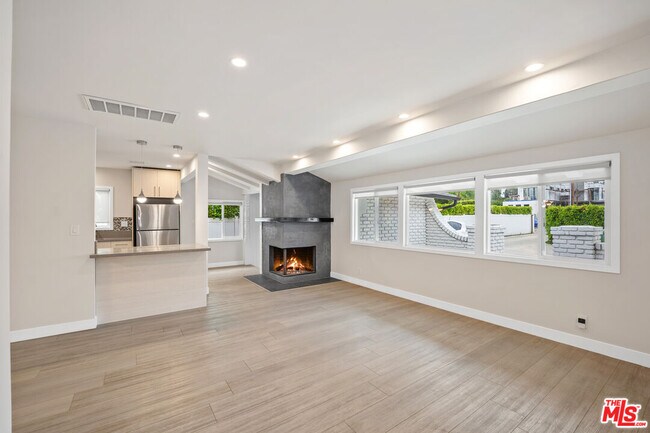 Building Photo - 22937 Dolorosa St