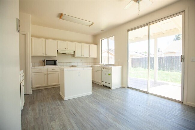 Building Photo - 2483 S Summerfield Ln