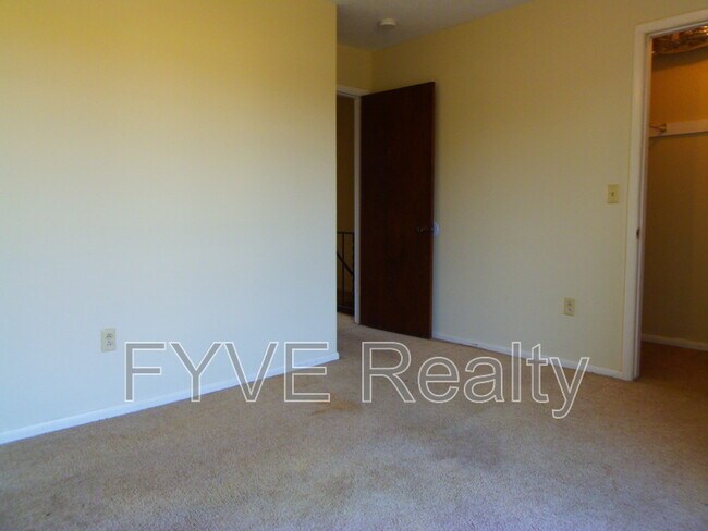 Building Photo - 2011 Baldwin Rd