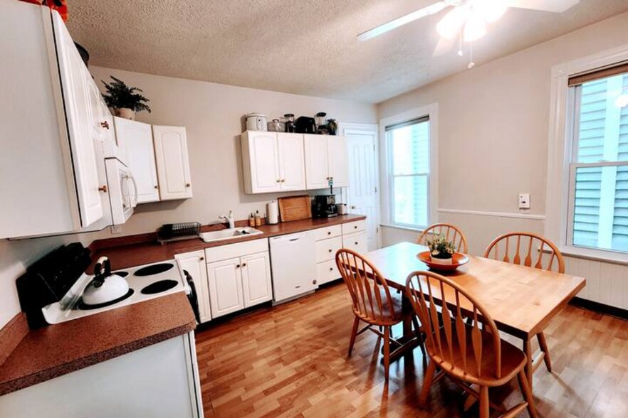 Kitchen - 172 Mansfield St