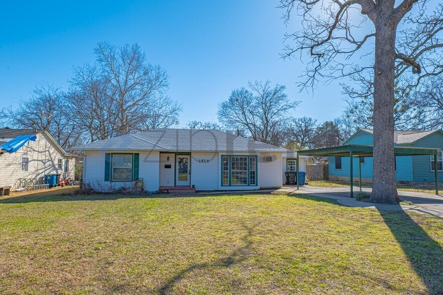 Building Photo - 1418 W Shepherd St