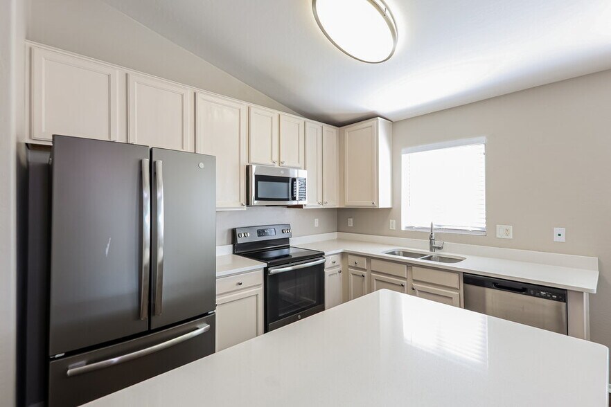 Building Photo - 12817 W Mandalay Ln