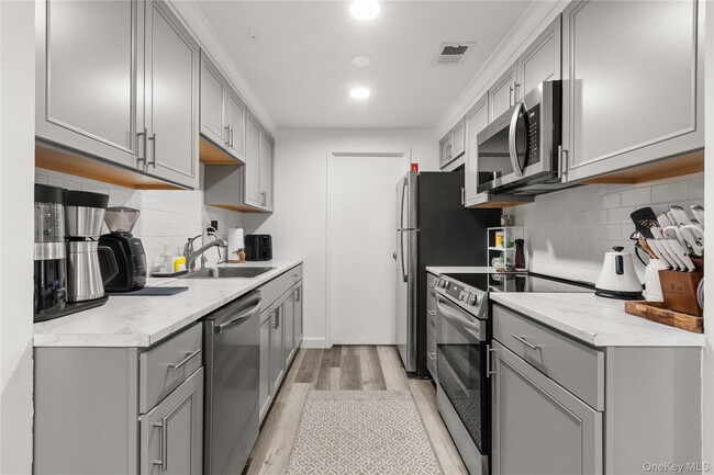 Building Photo - 87 Birchwood Rd