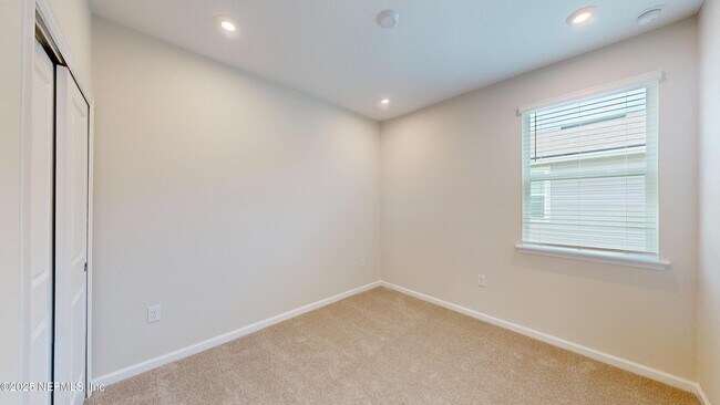 Building Photo - 299 Spruce Hl Pt