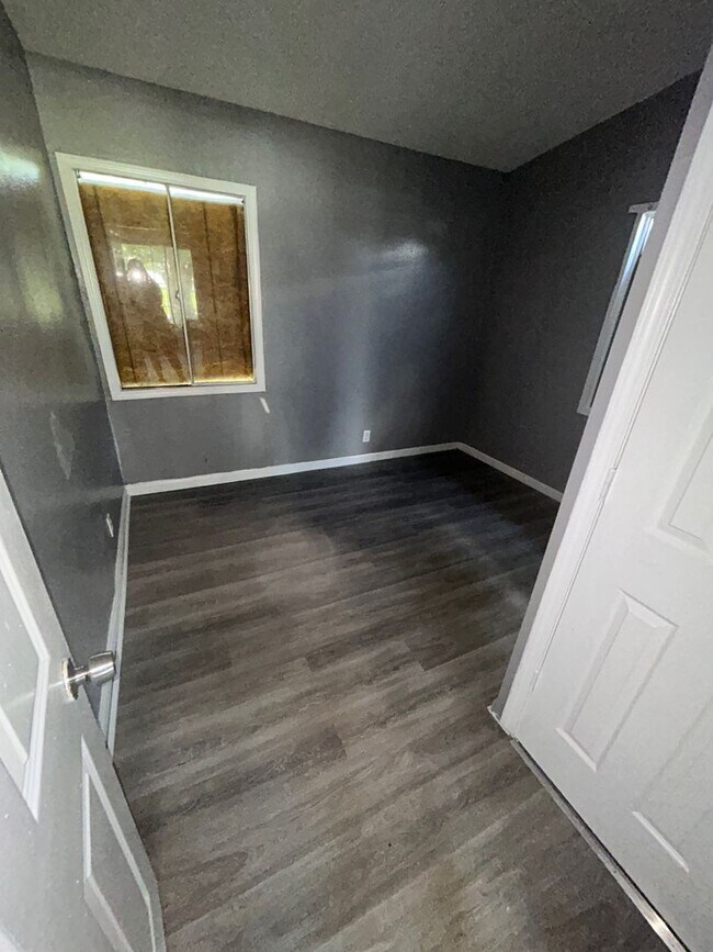 Building Photo - LIMITED TIME**1/2 OFF DEPOSIT**