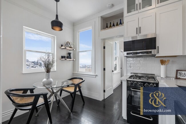 Building Photo - 382 Green St