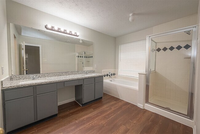 Building Photo - 17523 Coventry Oaks Dr