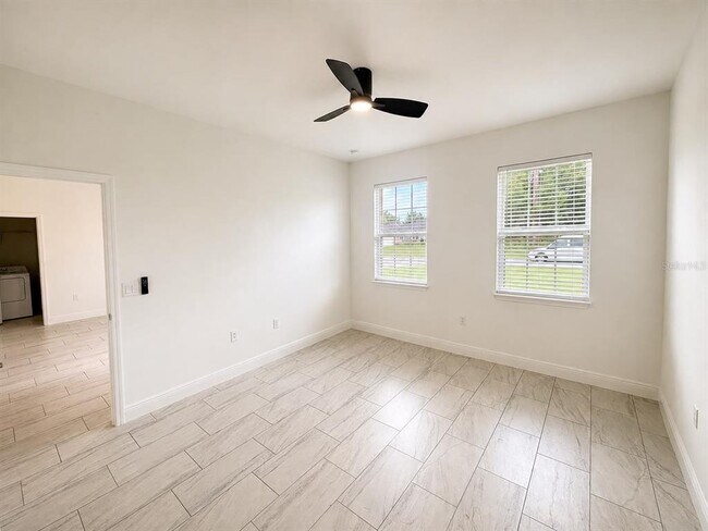 Building Photo - 2741 W Rutland Dr