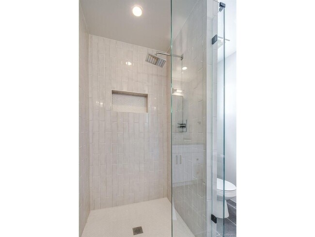 Building Photo - ONE MONTH FREE - Modern 3BR Townhome in Denver