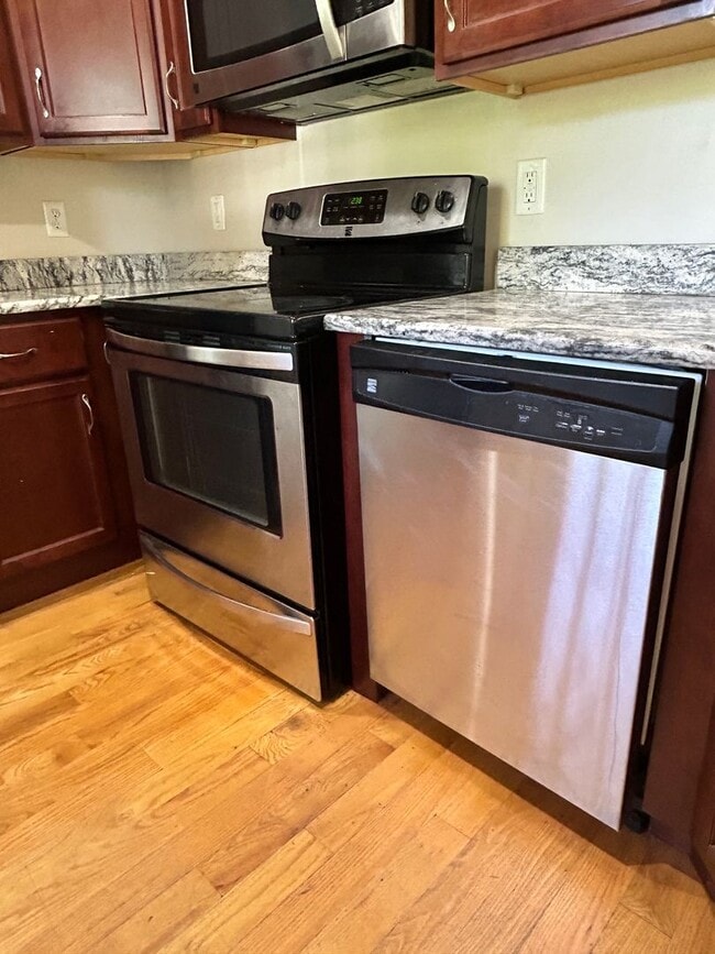 Building Photo - 3 Bedroom 1 Bathroom Brick Cape