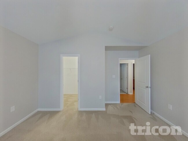 Building Photo - 2028 Stoney Pointe Cir