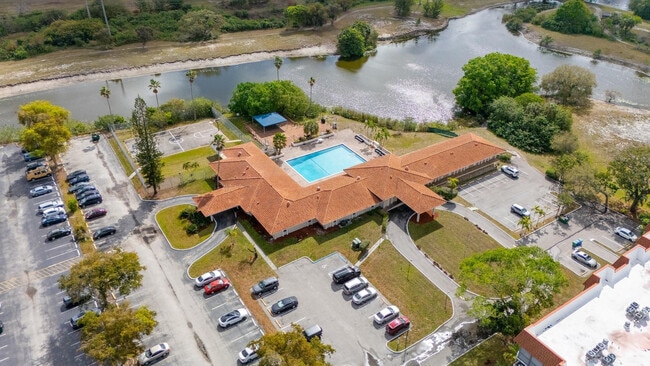 Building Photo - 4156 Inverrary Dr