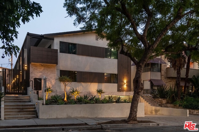 Building Photo - 1262 N Sweetzer Ave