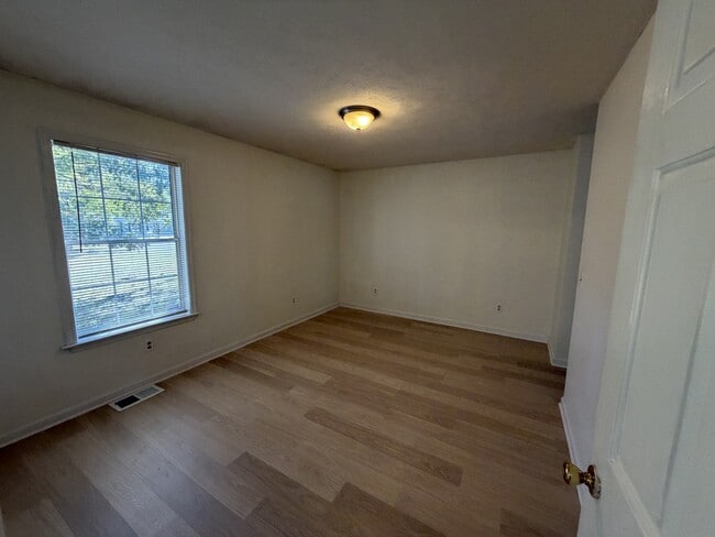 Building Photo - 304 Clearlake Ct