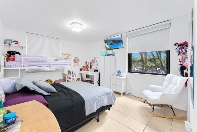 Building Photo - 14415 N Kendall Dr