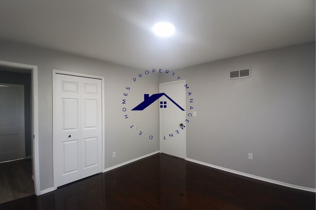 Building Photo - 15082 Sorrento Ave