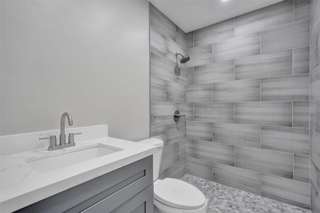 Building Photo - 2614 W 65th St