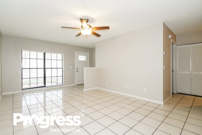 Building Photo - 428 Regal Park Dr