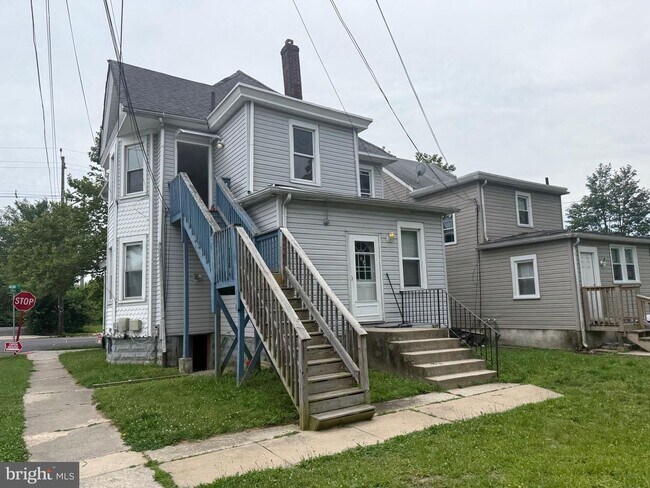 Building Photo - 675 N Broad St