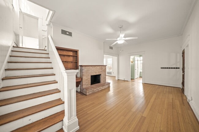 Building Photo - 406 Sul Ross St