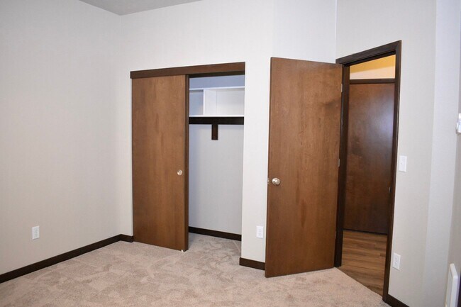 Building Photo - 2 Bedroom 2 Bathroom Duplex in a New Great...