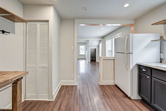 Building Photo - Stunning 1920´s Duplex located in the Hear...