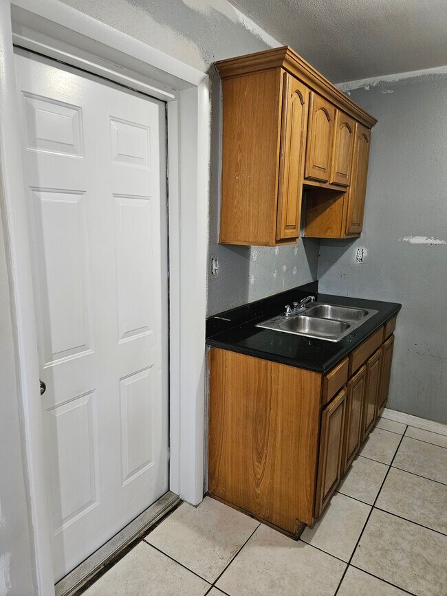 Building Photo - 4320 S West Shore Blvd