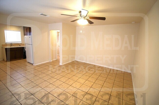 Building Photo - 1710 Cole St