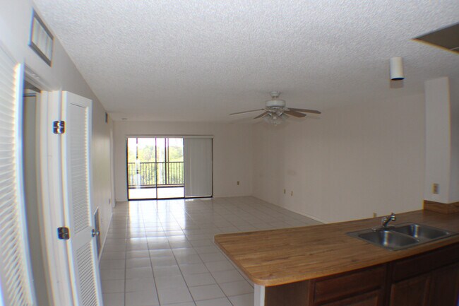 Building Photo - 2/2 Condo with Marina and River Views-Includes cable and water