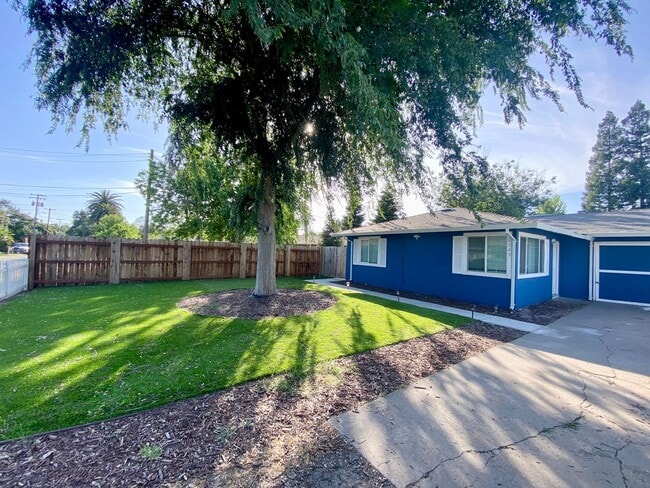 Building Photo - Beautifully Renovated 2BD/1BA Home with Ad...